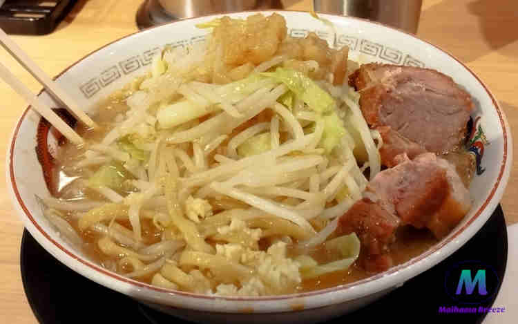 ラーメン豚山 小ラーメンの画像豚が分かるアングルで