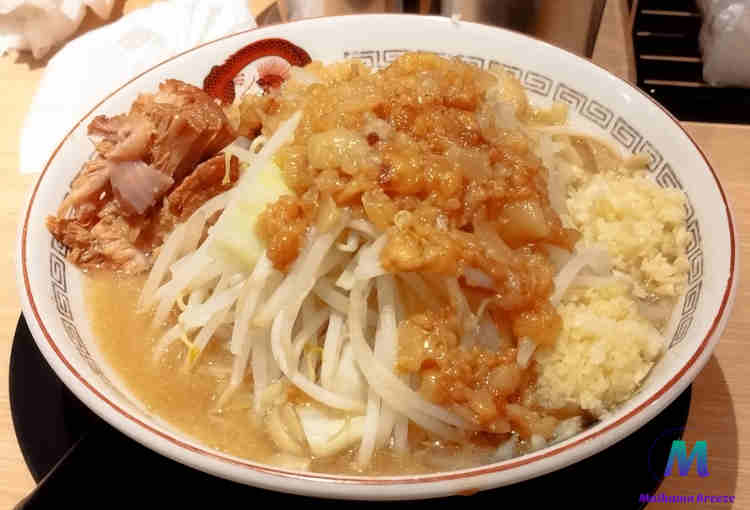 ラーメン豚山 小ラーメン ニンニクマシマシ・アブラマシマシの画像